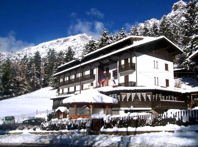 Hotel Pineta Castione della Presolana Zewnętrze zdjęcie